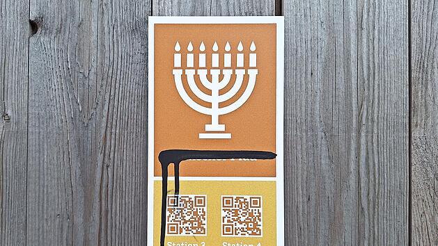 Eine Tafel des &bdquo;J&uuml;dischen Pfads&ldquo; in Forchheim wurde mit schwarzer Farbe beschmiert.