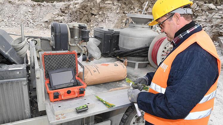Elektrodrähte werden bereitet. Foto: Ronald Rinklef