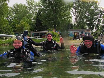 Jetzt wird am Kulkwitzer See abgetaucht. Das Zeichen ist bereits schon gegeben. Foto: Julia Raab