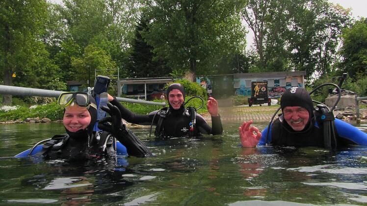 Jetzt wird am Kulkwitzer See abgetaucht. Das Zeichen ist bereits schon gegeben. Foto: Julia Raab