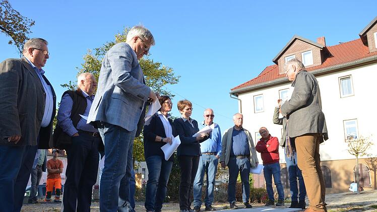 Aus hellem Stein in zwei Sorten soll der künftige Belag des Marktplatzes gemacht werden. Welcher Stein an welcher Stelle Verwendung findet, muss noch endgültig entschieden werden.