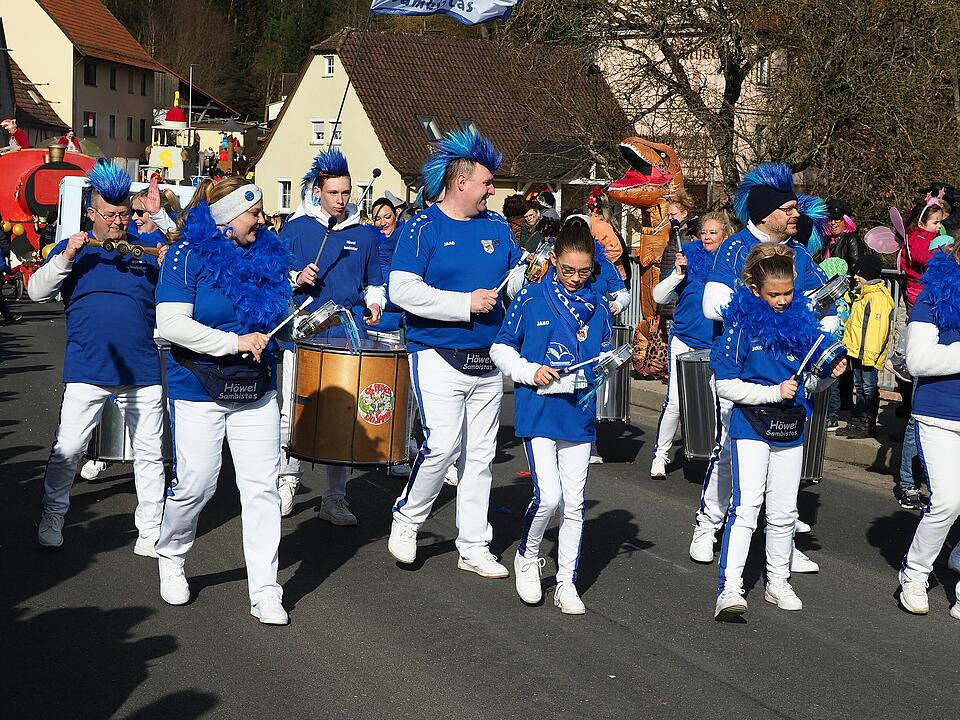 Buntes Faschingstreiben lockte tausende Besucher an.