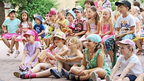 Die Kinder hatten Riesen-Spaß beim Auftritt des Karfunkeltheaters.Foto: Eckehard Kiesewetter