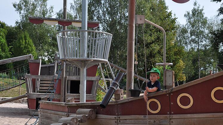 Im Freizeitpark Villeneuve sur Lot, der in Neustadt bei Coburg anl&auml;sslich der kleinen Landesgartenschau im Jahr 1999 neu gestaltet wurde, haben Unbekannte gro&szlig;en Schaden angerichtet. Symbolbild: Dieter Seyfarth