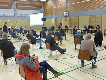 Wegen Corona fand die Bürgerversammlung in der Scheßlitzer Dreifachturnhalle statt. Foto: Joseph Beck