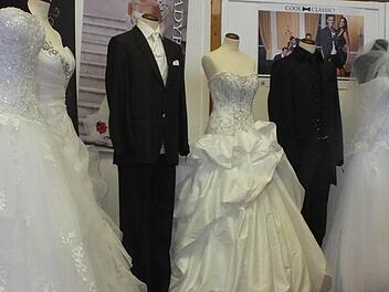 Brautkleider, Blumenschmuck, Trauringe, all das und mehr gab es bei der 1. Hochzeitsmesse in Stangenroth zu sehen.  Foto: Björn Hein