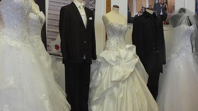 Brautkleider, Blumenschmuck, Trauringe, all das und mehr gab es bei der 1. Hochzeitsmesse in Stangenroth zu sehen.  Foto: Björn Hein