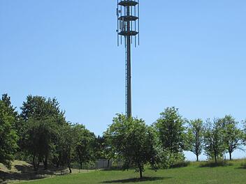 Der lang und heiß diskutierte "Dauerbrenner" Funkmast im Fuchsstädter Gemeinderat ist entschieden. Der 5G-Mast wird auf einem Gemeindegrundstück im Industriegebiet installiert. Foto: Ehling/Archiv