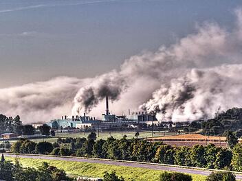Die Papierfabrik Palm an einem nebelverhangenen Herbsttag 2012. Alle Bilder - bis auf das mit dem Fotografen selbst - sind unter www.facebook.com/Hobbyfotokunst.Emrich anzusehen. Die tollen Effekte kamen durch HDR-Fotografie zustande. Fotos: André Emrich