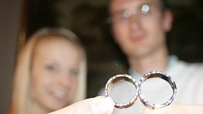 Wer heiraten will, braucht den Segen vom Standesamt, in Oberelsbach darf trotz einiger Änderungen weiterhin geheiratet werden. Foto: Anja Vorndran