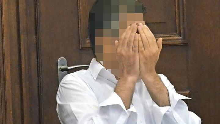 Der Angeklagte vor der Jugendkammer des Nürnberger LandgerichtsFoto: Nikolas Pelke