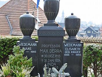 Die Grabstelle von Max Derra auf dem Neustadter Friedhof Foto: Rainer Lutz