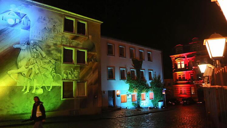 In Kronach leuchten für zehn Tage wieder sämtliche Fassaden, Gebäude und Kunstwerke. Fotos: Barbara Herbst