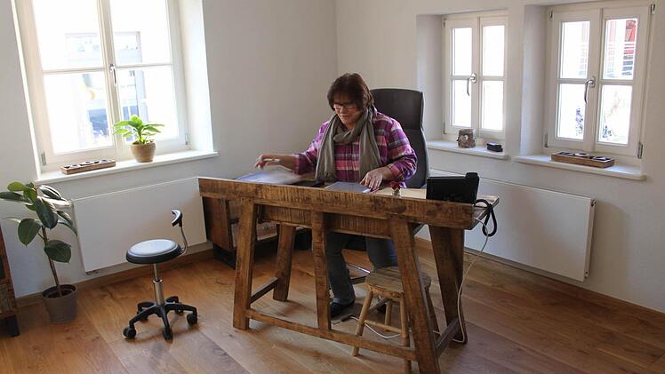 Auch der Schreibtisch der Leiterin ist hier ganz anders.Foto: Anette Schreiber