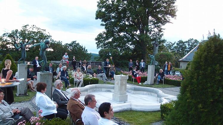 Zuhörer im Rosengarten von Schloss CallenbergFoto: Jochen Berger