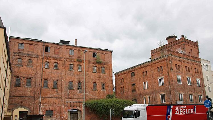 Die Mälzerei Müller soll abgerissen, ein Neubau mit 5000 Quadratmetern Wohnfläche errichtet werden. Fotos: Alexander Hartmann