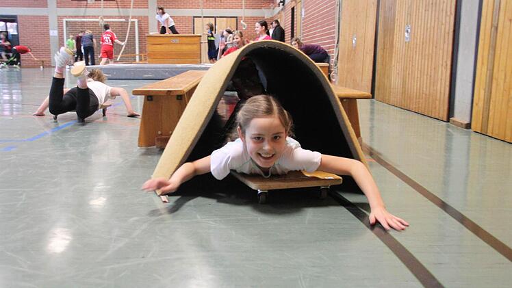 Beim gemeinsamen Sportunterricht haben die Viertklässler an der Theodor-Heublein-Schule viel Spaß.