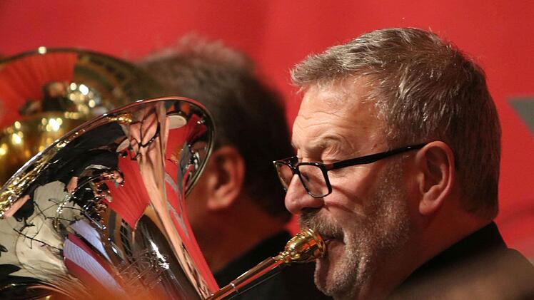 Begeisterten Beifall verdiente sich die Blaskapelle Meeder bei ihrem Jahreskonzert in der ausverkauften Schulturnhalle. Foto: Jochen Berger