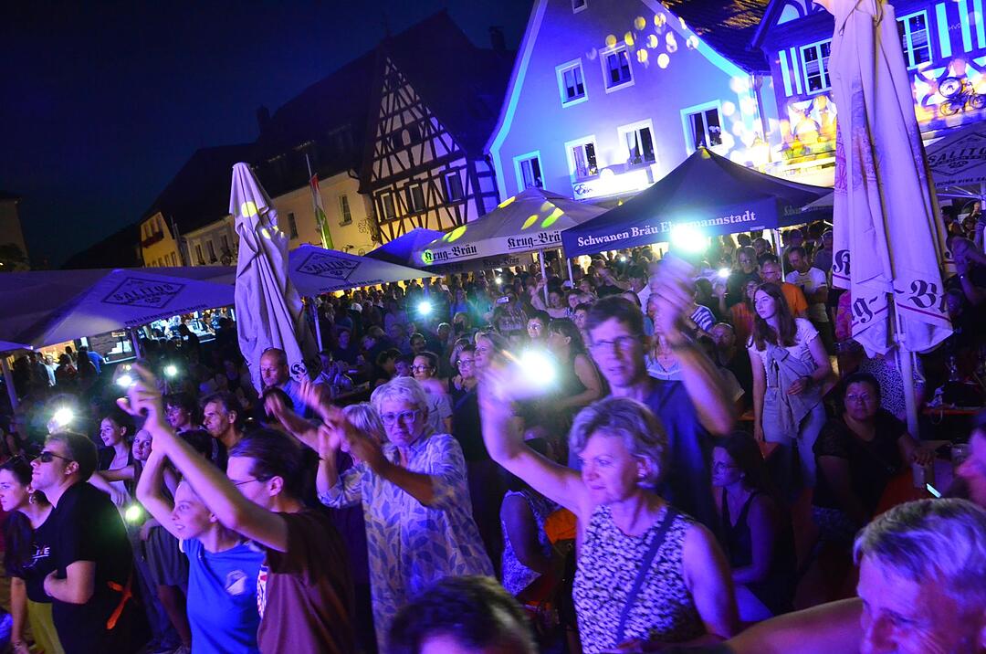 Auf dem Marktplatz Ebermannstadt wird gefeiert!