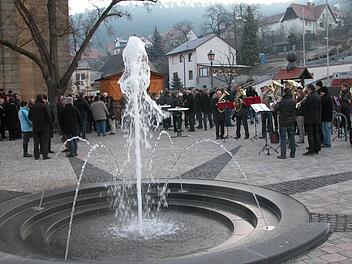 Überdachungen auf dem Berthold-Hehn-Platz in Haard werden gewünscht. Foto: Ewald Kiesel