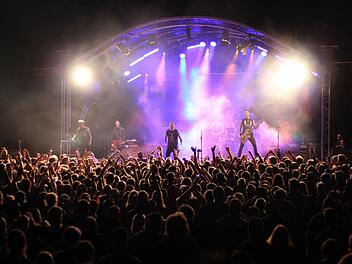 2200 Besucher tanzten bei der zehnten Auflage des Kronacher Festivals "Die Festung Rockt". Foto: Mariell Dörrschmidt