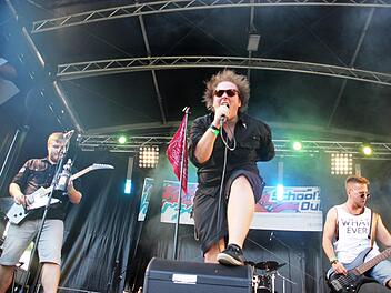 Die "Crashing Crew" rockte am Freitag die Bühne.  Foto: Richard Sänger
