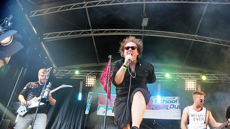 Die "Crashing Crew" rockte am Freitag die Bühne.  Foto: Richard Sänger