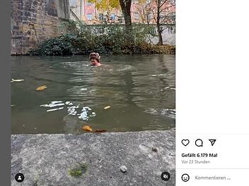 TV-Legende badet in Bamberger Fluss - das steckt hinter der frostigen Aktion