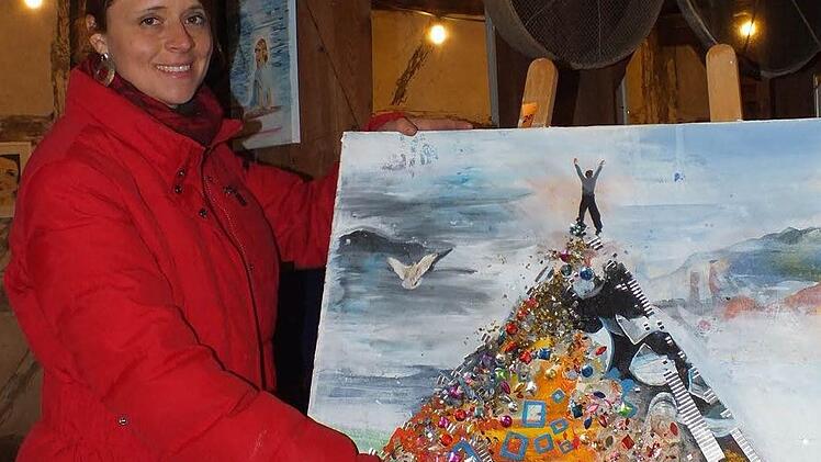 Julia Danisch mit ihrem Werk "Scherbenhaufen"