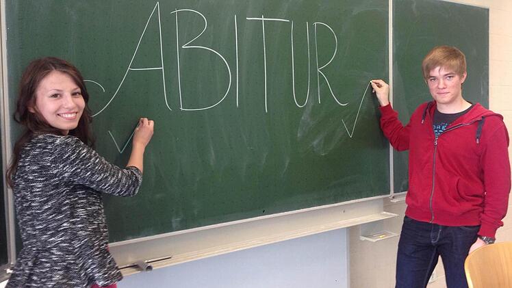 Sandra Hübner und Moritz Brütting können offiziell einen Haken hinter ihr Abitur setzen. Fotos: Luisa Hölzel