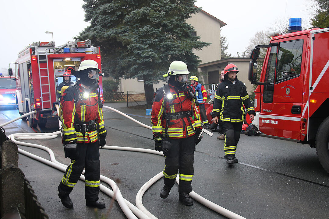Wohnhausbrand in Coburg: Bewohnerin wurde schwer verletzt – Haus unbewohnbar