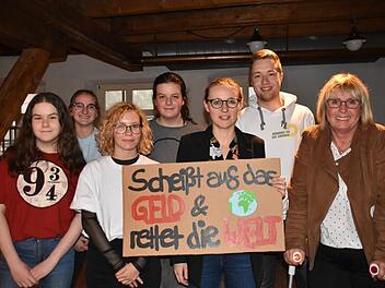 Die Jugend macht sich für das Klima stark. Von links: Mona Prawitz, Sina Lechner, Lilli Mücke, Jasmin Prawitz, Lisa Badum, Chris Ohnemüller und Dagmar Keis-Lechner.Uschi Prawitz