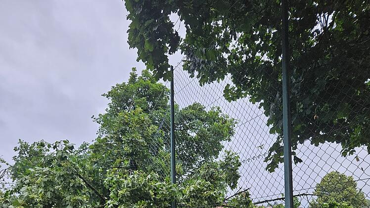 Marktrodach von Unwetter gebeutelt - verwüstete Friedhöfe, umgestürzte Bäume, geschlossenes Freibad