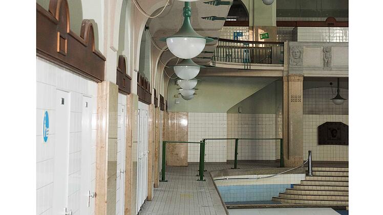 Volksbad N&uuml;rnberg verkauft Kult-Lampen aus den 80er-Jahren