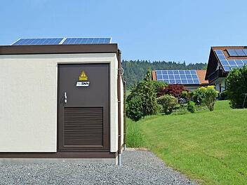 Der Solarstromspeicher in Fechheim liefert die Daten, mit denen die Coburger Forscher die Brennstoffzellen auf ihre Belastbarkeit testen.  Foto: SWN