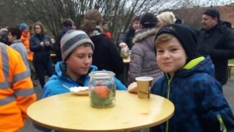 Alle Klassen hatten mit angepackt, um den Weihnachtsbasar attraktiv zu gestalten. Carmen Fehr