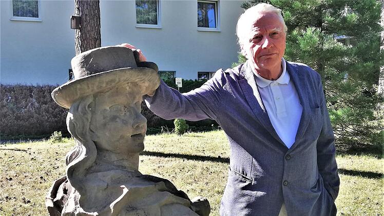 Das erste Stück seiner Skulpturensammlung begleitet Prof. Peter Deeg schon seit 50 Jahren: Allegorie von Ferdinand Tietz (1708-1779). Foto: Sigismund von Dobschütz