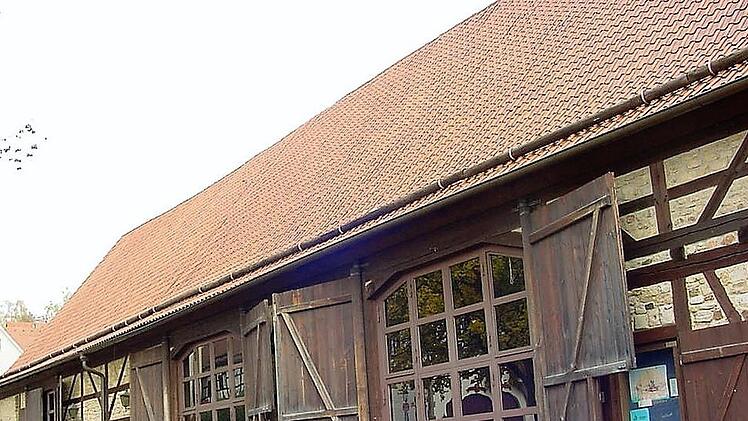 Soll die Markthalle der Stadt Ostheim vor der Rhön modernisiert werden? Eine Bürgerbefragung soll Aufschluss darüber geben, ob die Fördermaßnahme zur Sanierung und Umgestaltung des öffentlichen Gebäudes gestartet werden soll. Foto: Tonya Schulz