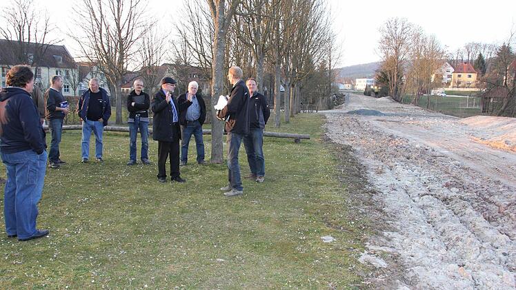 Der Fußweg auf der einstigen Bahntrasse soll noch angelegt werden.