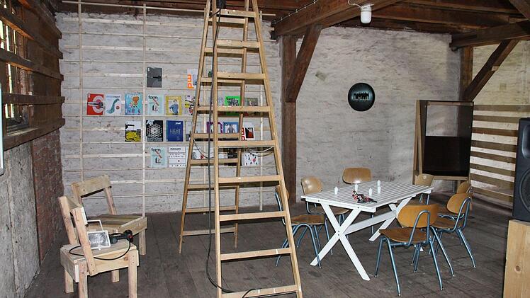In der Scheune gibt es unter anderem eine Leseecke. Foto: Ulrike Nauer