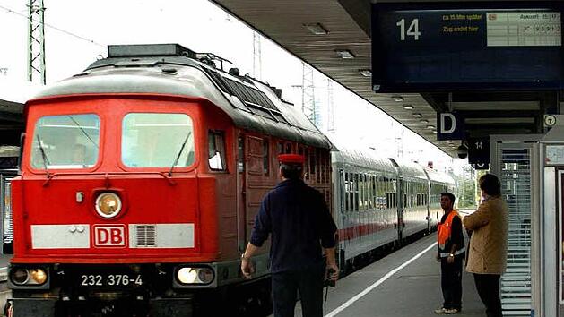Auf der Zugstrecke von Fürth nach Vach kommt es gerade zu Verspätungen. Symbolfoto: Peter Roggenthin dpa