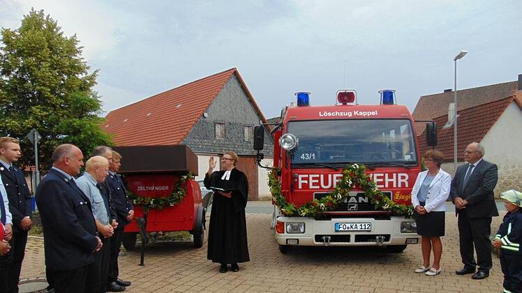 Bei der Fahrzeugweihe Foto: Petra Malbrich