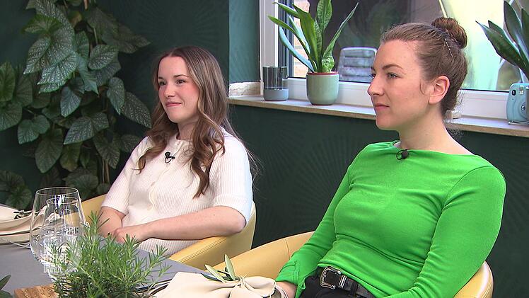 Johanna (links) und Vicky freuen sich auf die "Dinner"-Woche im M&uuml;nsterland.
