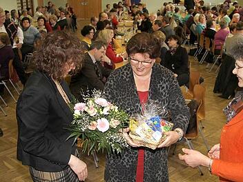 Kreisbäuerin Marion Warmuth (r.)und ihre Stellvertreterin Martina Weiß (l.)mit Landtagspräsidentin Barbara Stamm (Mitte). Fotos: Völk