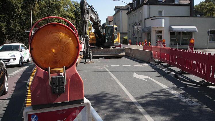 Der Verkehr wird an der B austelle vorbei geleitet. Foto: Josef Hofbauer
