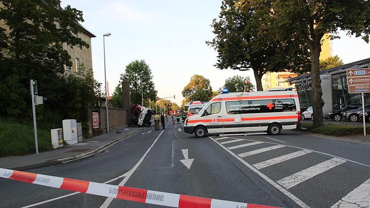 Einer der Feuerwehrmänner erlitt beim Unfall in Coburg tödliche Verletzungen. Foto: Michael Stelzner