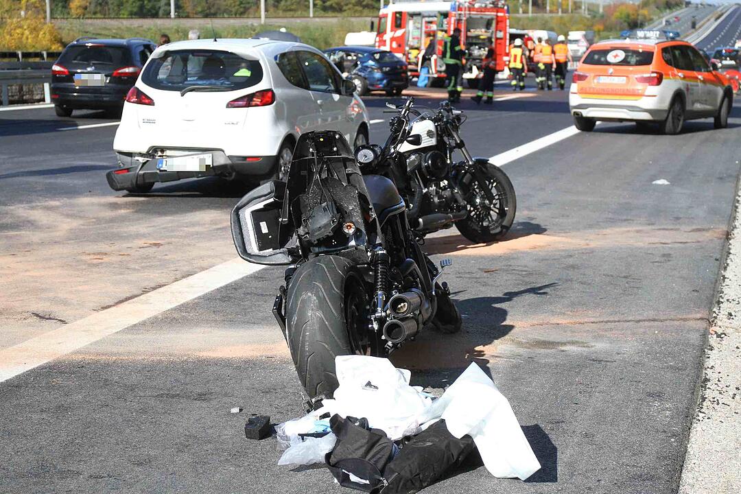 Schlimme Unfallserie auf der A9: Drei Personen schweben in akuter Lebensgefahr