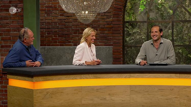 Nach dem Verkauf begann Schmitz-Avila zu schmunzeln, denn "20 Jahre unfallfrei" wie seine Kollegin Nüdling hatte er leider nicht geschafft. Und so beichtete er: "Den einzigen Unfall, den ich je hatte, war hier auf dem Parkplatz vom Pulheimer Walzwerk - da bin ich Lisa ins Auto gefahren." Die Runde brach erneut in Gelächter aus ...