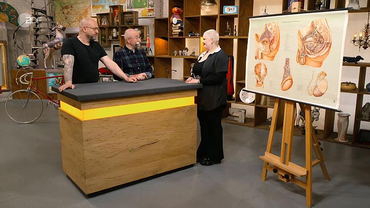 Annika aus K&ouml;ln kam unverhofft zu der Schulwandtafel: Als sie beim Umzug der Biologie-Sammlung half, durfte sie sich das St&uuml;ck als Dankesch&ouml;n von ihrer Lehrerin aussuchen. Seitdem hing die Schautafel bei ihr zu Hause. Doch inzwischen hatte sie sich sattgesehen: "Jetzt bin ich rausgewachsen", erkl&auml;rte sie schmunzelnd.