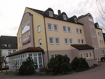 Das 1991 errichtete zweite Gebäude des Hotels Rödiger wird zu Beginn des nächsten Jahres generalsaniert. Nach Abschluss der Bau- und Renovierungsarbeiten ist der gesamte Hotelkomplex wieder auf der Höhe der Zeit. Foto: Matthias Einwag